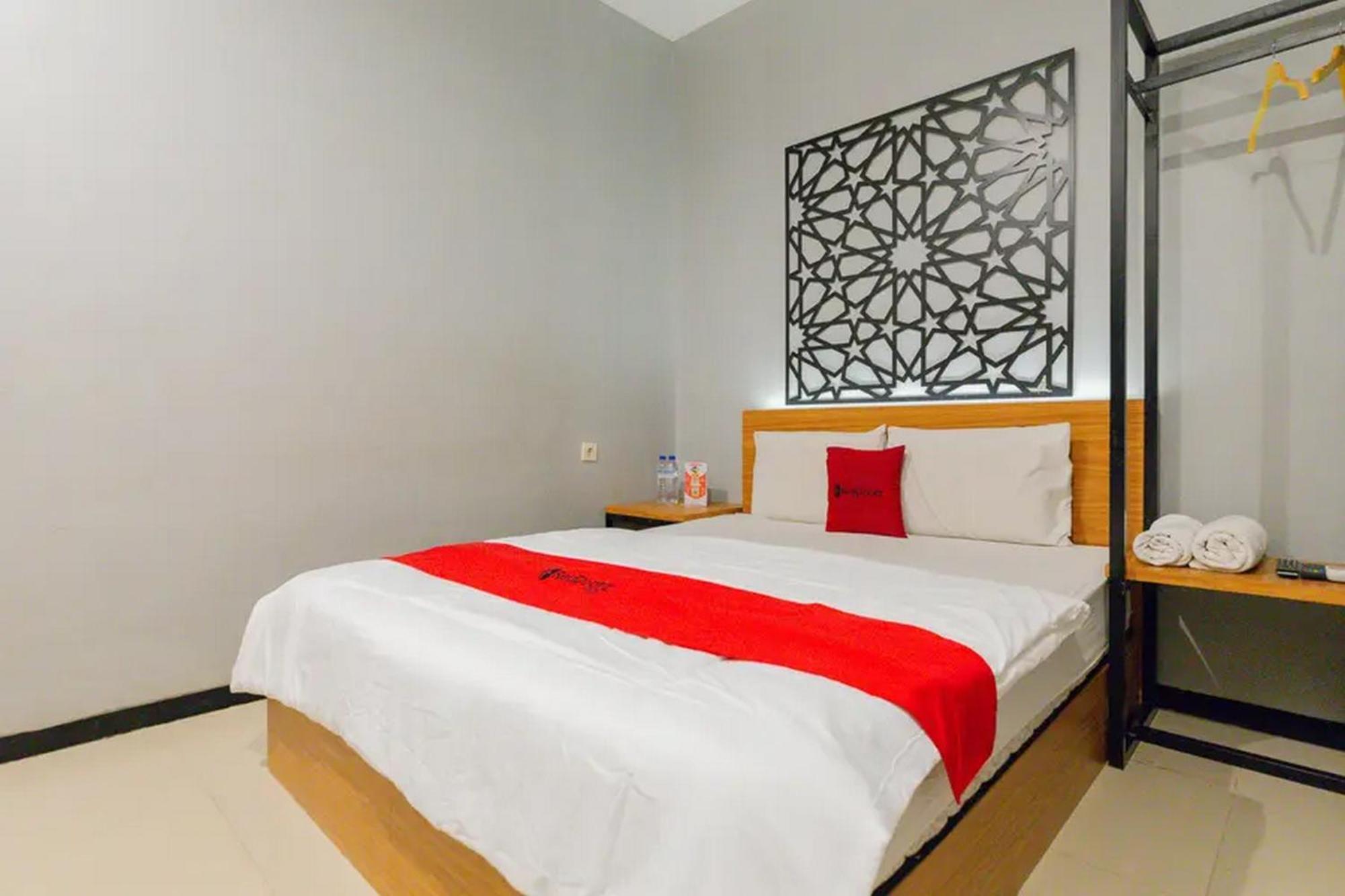Reddoorz @ Manukan Surabaya Esterno foto
