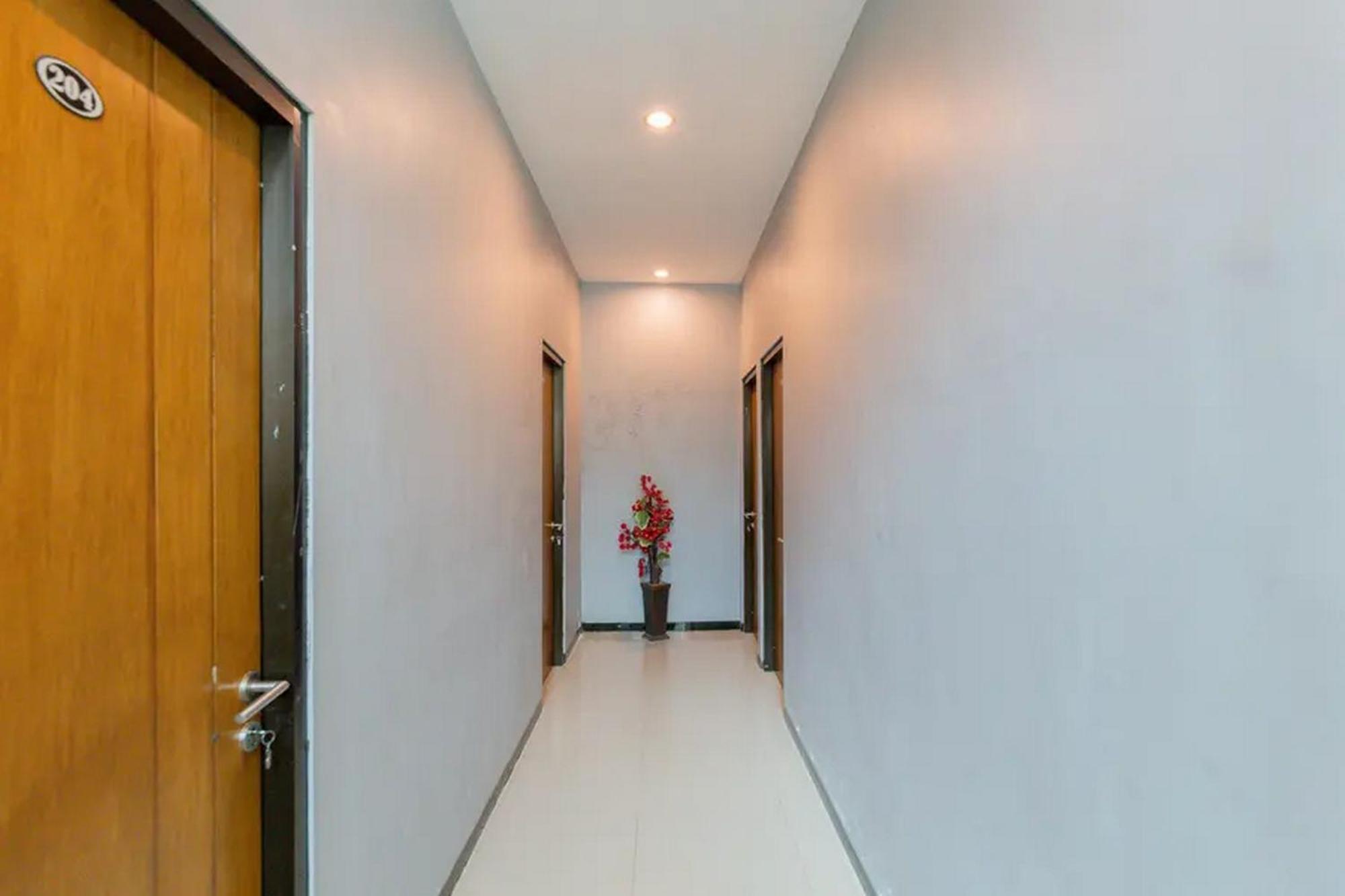 Reddoorz @ Manukan Surabaya Esterno foto