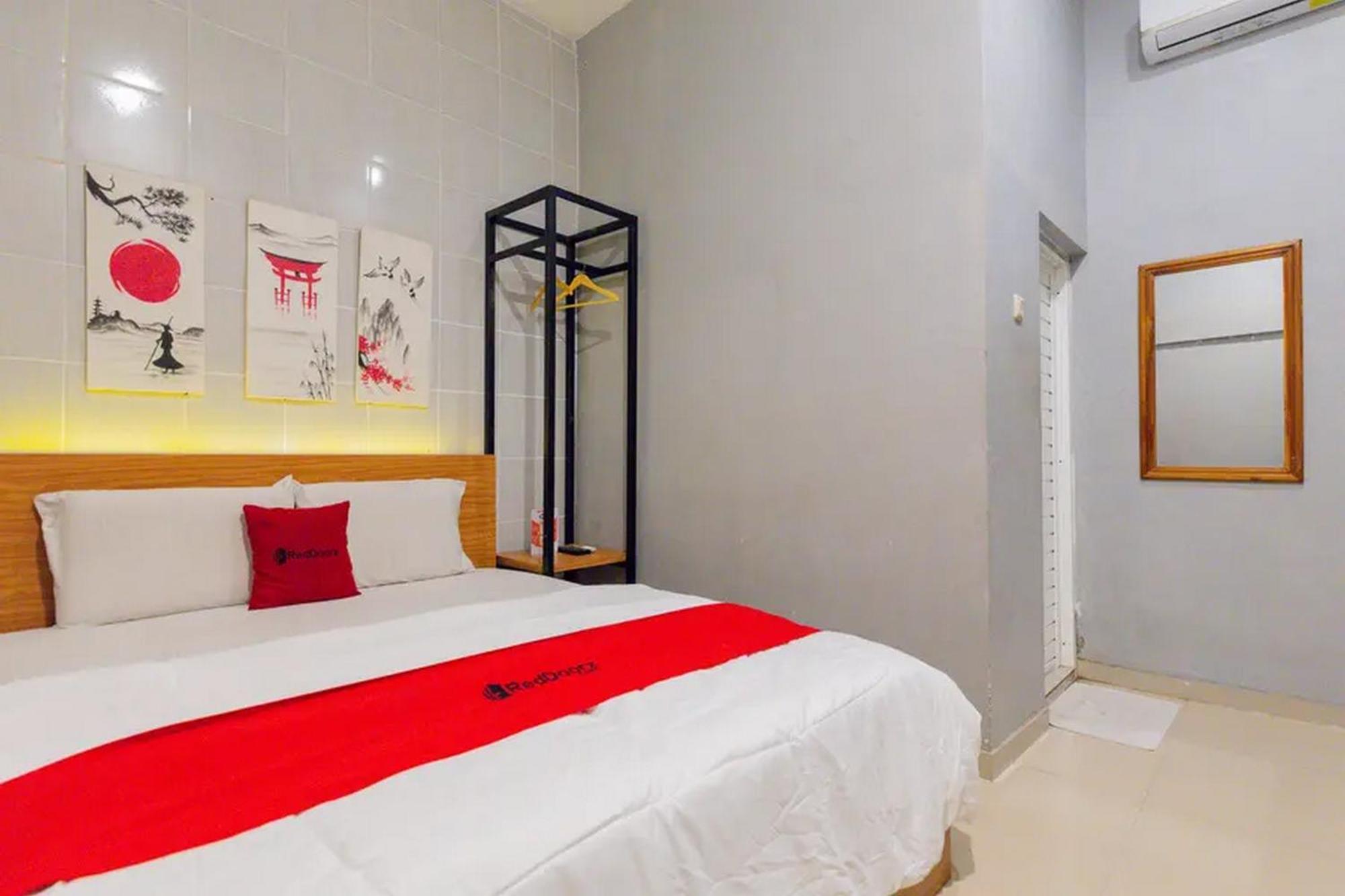 Reddoorz @ Manukan Surabaya Esterno foto