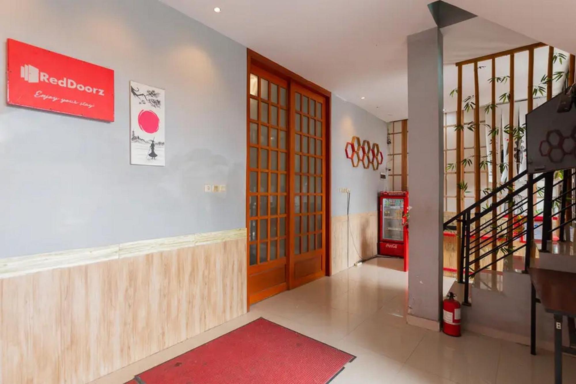 Reddoorz @ Manukan Surabaya Esterno foto