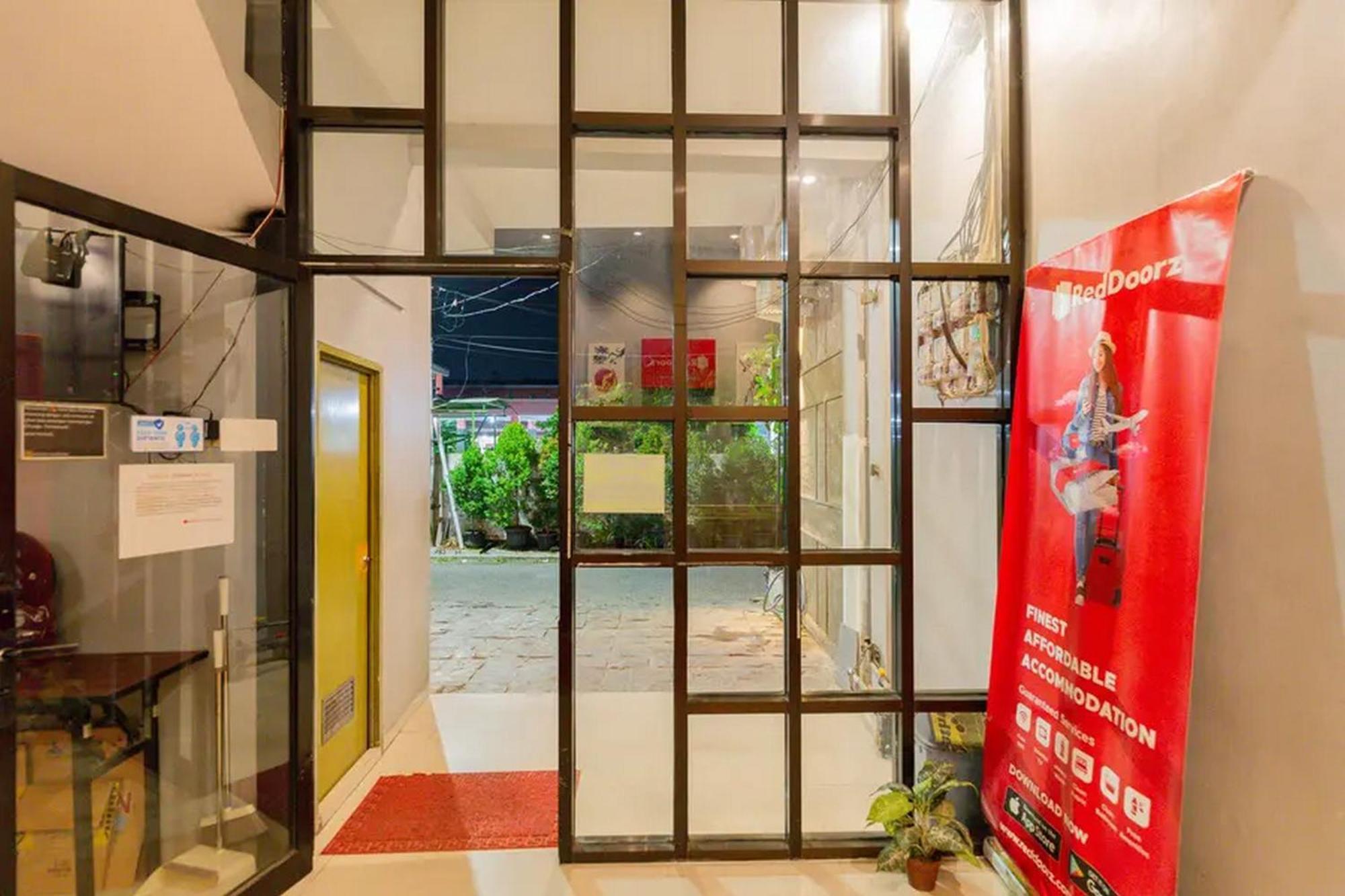 Reddoorz @ Manukan Surabaya Esterno foto